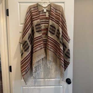 Francesca's Collections Cream and Red Accent Piece